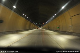 穿越隧道
