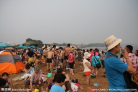 北戴河海边人群