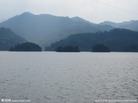 湖面岛屿