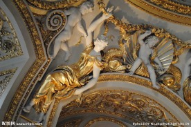 卢浮宫的金顶浮雕