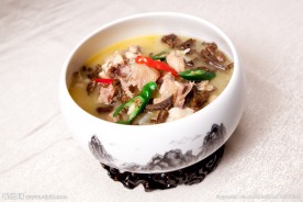 小鸡炖蘑菇