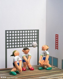 学生打网球