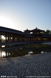 廊影夕照