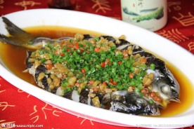 腊八酱蒸草鱼
