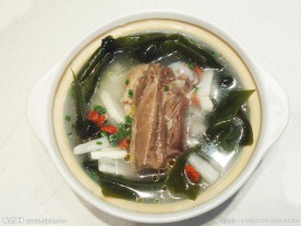 白萝卜海带筒骨砂锅