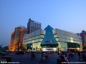 华灯初上北国商城