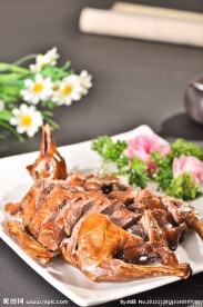 脆皮乳鸽