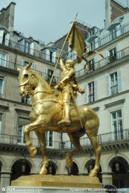 巴黎街头的胜利女神雕塑