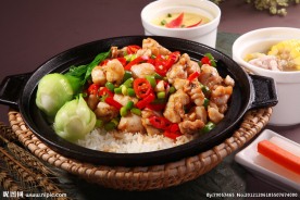 香辣尖椒牛蛙煲仔饭