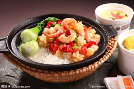 什锦酸辣海鲜煲仔饭