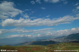 天空远山