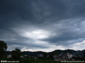 暴雨前的天空