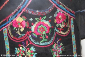 彝族服饰图案