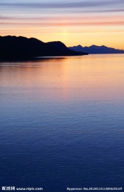 夕阳湖景