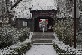 古宅的门首