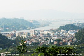 依山傍水