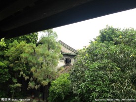 屋檐外的古典园林景观