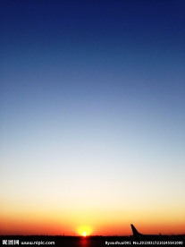 机场夕阳