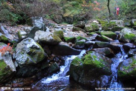 山是溪流