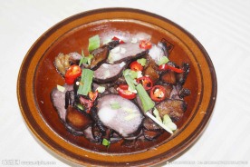 猪肉丸子炒腊肉