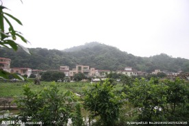 群山下的珊洲村