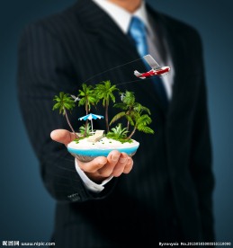 手拿模型的商务人物