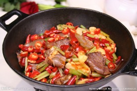 干锅带皮黄牛肉