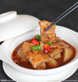 特色香辣牛腩煲