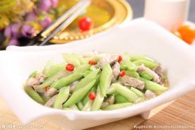 拆骨肉焖丝瓜