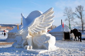 冬季那达雪雕作品