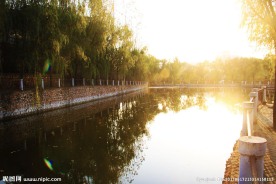 小河边
