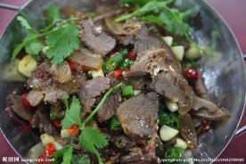 干锅带皮黄牛肉