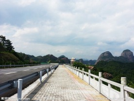 蓝天白云 路 山岭