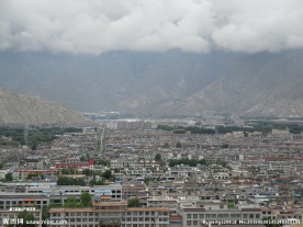 山脚城市