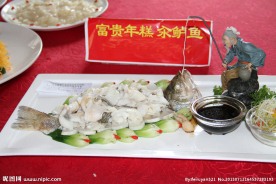 富贵年糕汆鲈鱼