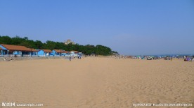 蓝天海滩