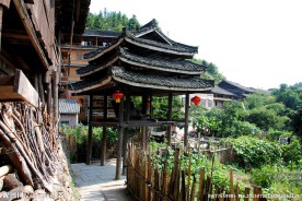 侗族古寨门