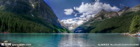宽幅湖泊景色