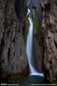 山涧溪流