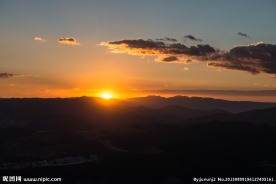 夕阳山峰