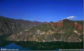 水库蓝天湖泊