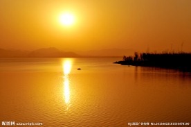 夕阳湖面