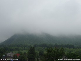 雾中大山