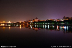 华灯初上 江滨夜景