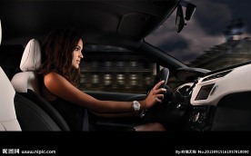 美女开车