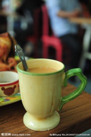 瓷杯奶茶