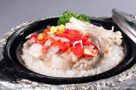 剁椒牛蛙煲仔饭