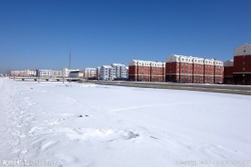 潮查河冬天两岸建筑风