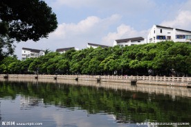 江南水乡沿河民居