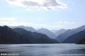 湖泊远山